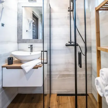 U Ani Z Podgrzewanym Basenem *