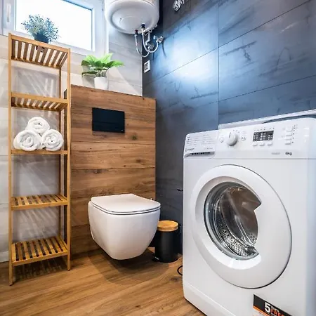 U Ani Z Podgrzewanym Basenem Ferienhaus *