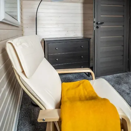 U Ani Z Podgrzewanym Basenem