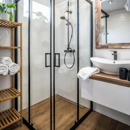 U Ani Z Podgrzewanym Basenem Ferienhaus Rewal