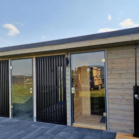 U Ani Z Podgrzewanym Basenem 里沃