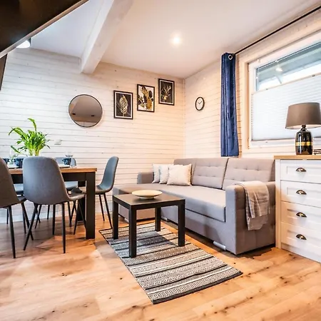 U Ani Z Podgrzewanym Basenem