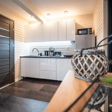 U Ani Z Podgrzewanym Basenem Ferienhaus *