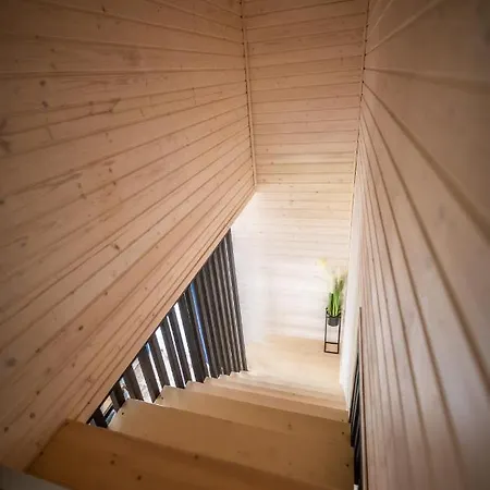 U Ani Z Podgrzewanym Basenem