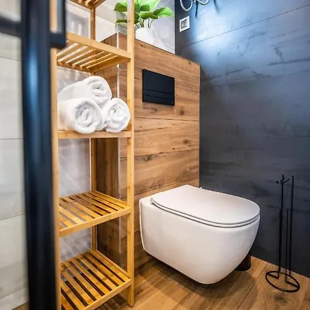 U Ani Z Podgrzewanym Basenem * 里沃