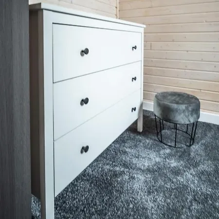 U Ani Z Podgrzewanym Basenem