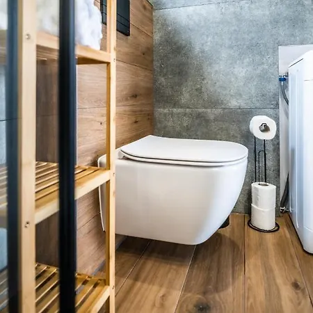 U Ani Z Podgrzewanym Basenem Rewal