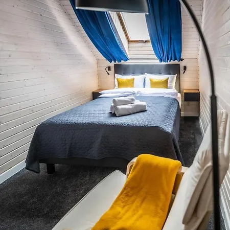 U Ani Z Podgrzewanym Basenem Ferienhaus *