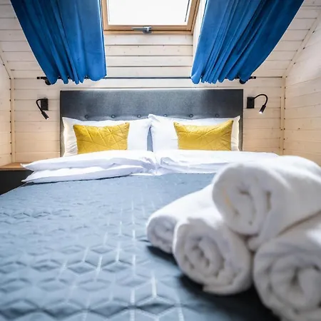 U Ani Z Podgrzewanym Basenem *