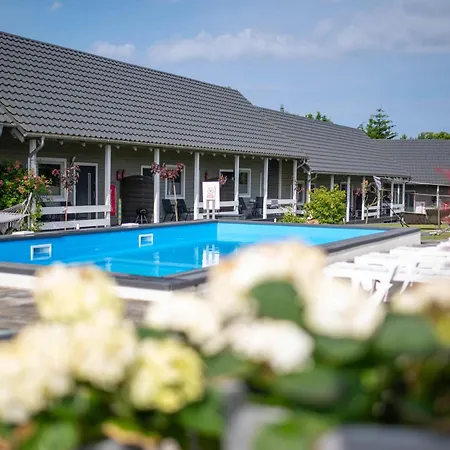 U Ani Z Podgrzewanym Basenem Ferienhaus