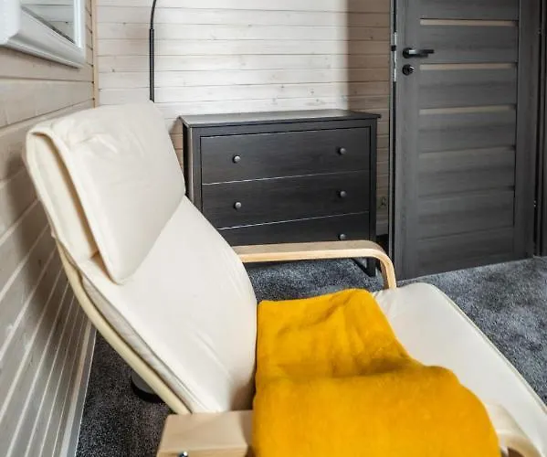 U Ani Z Podgrzewanym Basenem