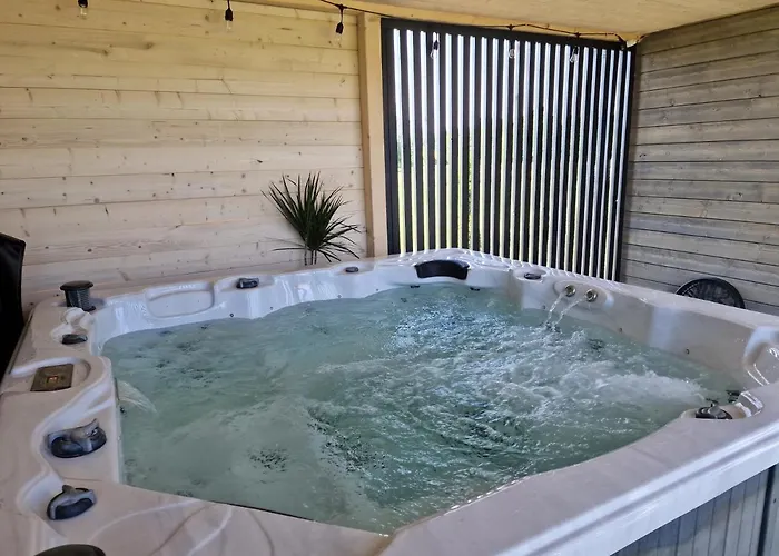 U Ani Z Podgrzewanym Basenem Holiday home *