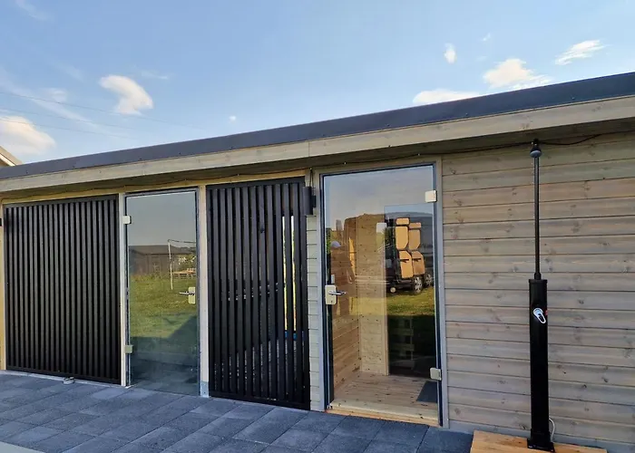 U Ani Z Podgrzewanym Basenem Rewal