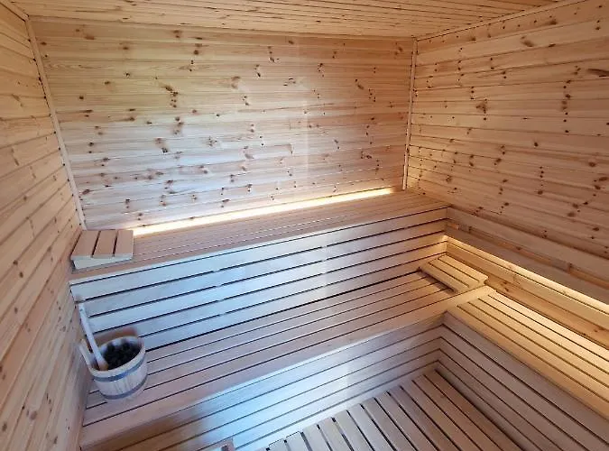 U Ani Z Podgrzewanym Basenem