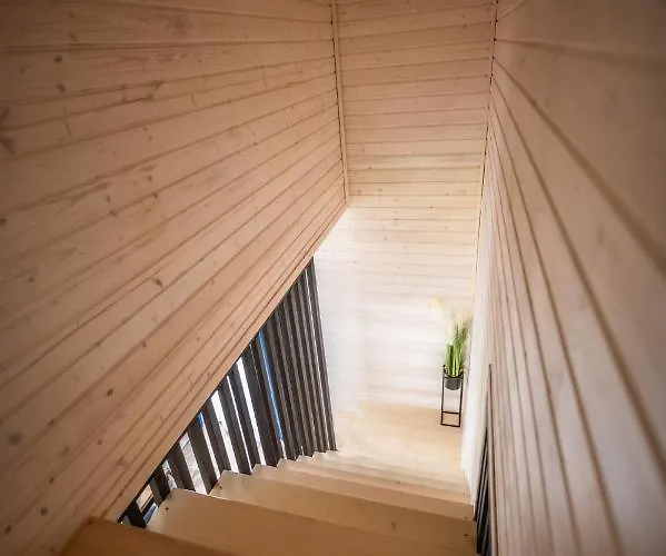 U Ani Z Podgrzewanym Basenem