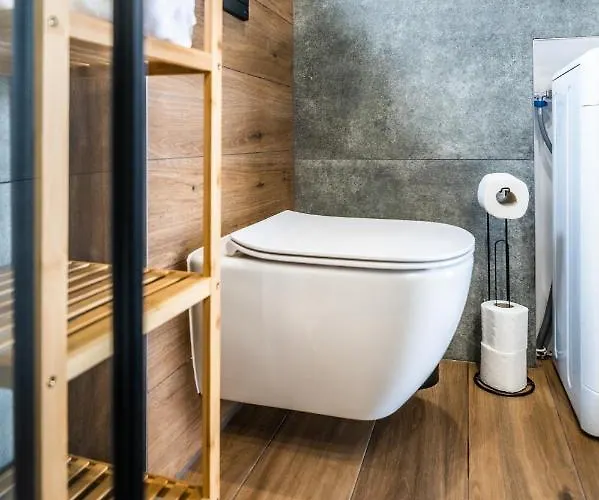 U Ani Z Podgrzewanym Basenem Rewal